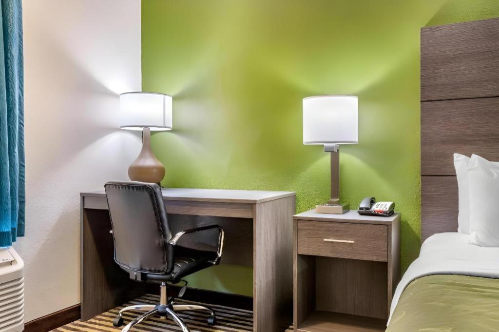 Quality Inn Columbia Airport Уест Кълъмбия Екстериор снимка
