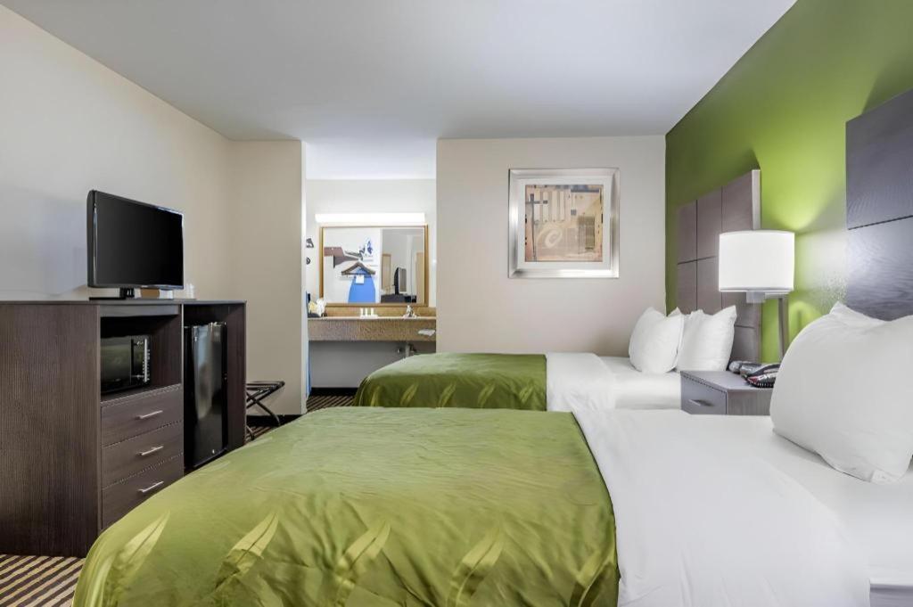 Quality Inn Columbia Airport Уест Кълъмбия Екстериор снимка