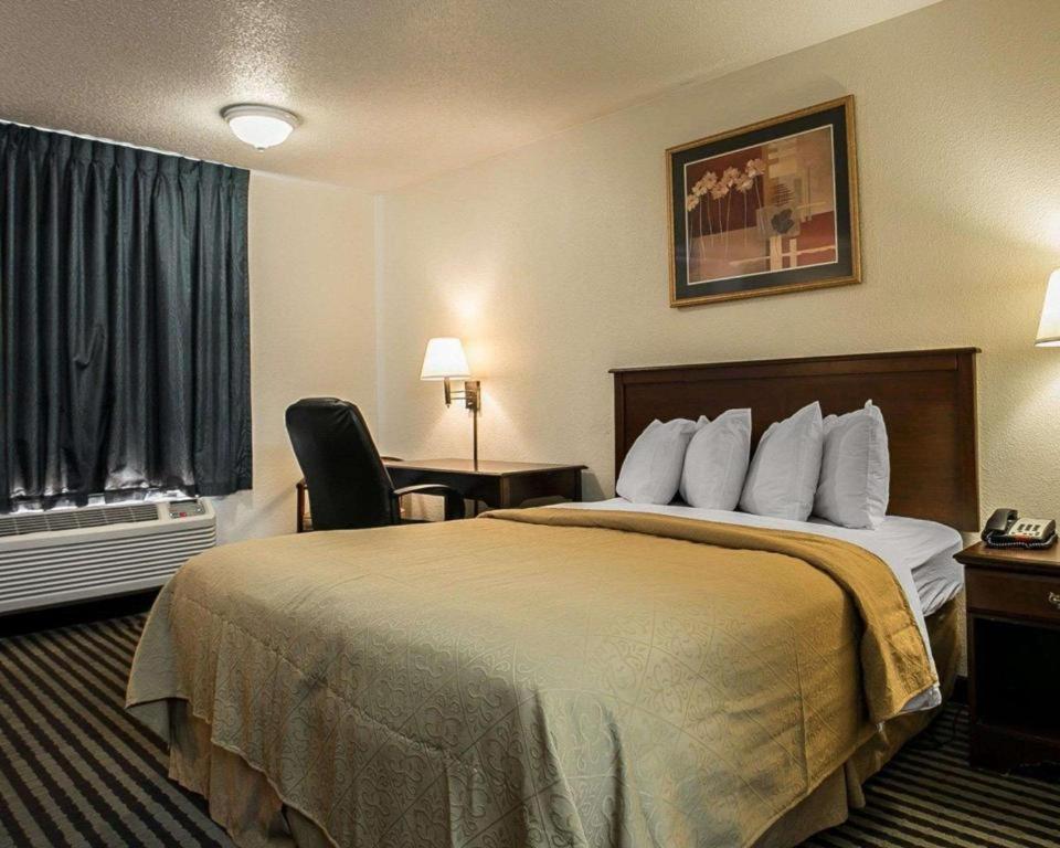 Quality Inn Columbia Airport Уест Кълъмбия Екстериор снимка