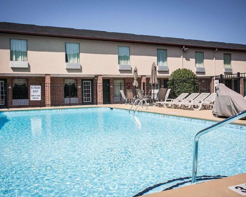 Quality Inn Columbia Airport Уест Кълъмбия Екстериор снимка
